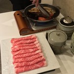 三田ばさら - 三田ばさら(東京都港区芝)トマト すきやき・鍋 すきやき 和牛リブロース150g トマト 玉葱バジル