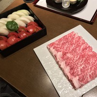 三田ばさら 本店 - 三田ばさら(東京都港区芝)トマト すきやき 7,000円・鍋 すきやき 和牛リブロース150g トマト 玉葱バジル