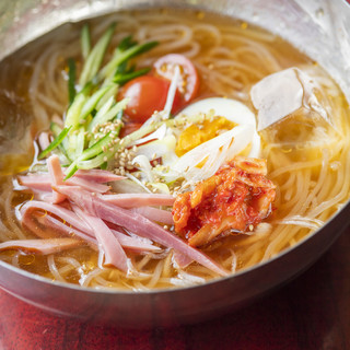 夏でも冬でも〆はさっぱり冷麺！