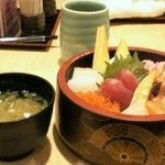 すし京辰 - ちらし寿司とお味噌汁の具はとろろ昆布