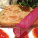 サーモンムース（というよりはタルタル風）のアップ