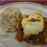 アセナ - 牛ひき肉の煮込み卵乗せ