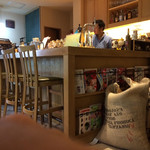 カフェドアンダニエルズ - 自家焙煎 珈琲の良い香りが漂う店内