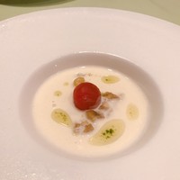 洋食 ヨコオ - 冷製ビシソワーズ
                       ミニトマトのコンポートと焼き茄子、バジルオイルを浮かべて