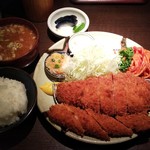 とん久 - ロースカツ定食にエビフライ１本付けました。