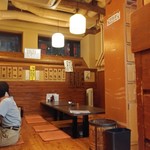 山利喜 - 地下の店内