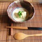 旬菜 鄙屋 - 温かい豆乳豆腐　濃厚で口当たりまろやかな美味しい豆腐でした。