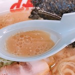 山岡家山形西田店 - 脂多めのスープ
