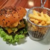 Buns Burger Bar - 料理写真:ワカモレ（アボカドディップ）やサルサ、オニオンリングがビーフパティに合う！GuacバーガーRM25.00