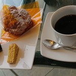 ル ミュゼ ドゥ アッシュ - サンクサンス、辻口シュー、ブレンドコーヒー。