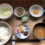 カフェアンドショップ ロータスランド - 2019/06/15
      モーニング C set 卵かけご飯 玄米コーヒー 380円
      今週のおまかせセット 550円
      【新玉ねぎ大豊作！感謝プレート】