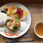 カフェアンドショップ ロータスランド - 2019/06/15
      今週のおまかせセット 550円
      ＊新玉ねぎ大豊作！感謝プレート
      ・新玉ねぎのカップグラタン
      ・新玉ねぎ入りプレーンオムレツ
      ・エンサイ炒め
      ・オニオンスープ
      ・赤玉ねぎのスライス