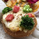 カフェアンドショップ ロータスランド - 2019/06/15
      今週のおまかせセット 550円
      ＊新玉ねぎ大豊作！感謝プレート
      ・新玉ねぎのカップグラタン
      ・新玉ねぎ入りプレーンオムレツ
      ・エンサイ炒め
      ・オニオンスープ
      ・赤玉ねぎのスライス