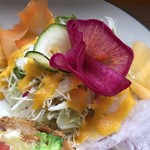 カフェアンドショップ ロータスランド - 2019/06/15
      今週のおまかせセット 550円
      ＊新玉ねぎ大豊作！感謝プレート
      ・新玉ねぎのカップグラタン
      ・新玉ねぎ入りプレーンオムレツ
      ・エンサイ炒め
      ・オニオンスープ
      ・赤玉ねぎのスライス