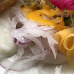 カフェアンドショップ ロータスランド - 2019/06/15
      今週のおまかせセット 550円
      ＊新玉ねぎ大豊作！感謝プレート
      ・新玉ねぎのカップグラタン
      ・新玉ねぎ入りプレーンオムレツ
      ・エンサイ炒め
      ・オニオンスープ
      ・赤玉ねぎのスライス