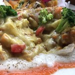 カフェアンドショップ ロータスランド - 2019/06/15
      今週のおまかせセット 550円
      ＊新玉ねぎ大豊作！感謝プレート
      ・新玉ねぎのカップグラタン
      ・新玉ねぎ入りプレーンオムレツ
      ・エンサイ炒め
      ・オニオンスープ
      ・赤玉ねぎのスライス