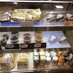 カフェアンドショップ ロータスランド - 2019/06/15 差し入れ
      たまご焼き 持ち帰り 250円
      プリン 220円×5個
      本格コーヒーゼリー 180円×2個
      いちごジャム 250円