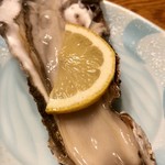 いや川 - シーズンの岩牡蠣。二個で750円は東北限定のCP