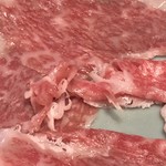 いや川 - 箸でつっついたあとで写真が下手ですが、素晴らしいクオリティの牛肉。