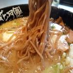 Raamen Kagetsu Arashi - 期間限定 信州鶏白湯気むずかし家 麺アップ(2019年6月12日)