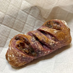 コンセントマーケット - 紅芋とお豆のパン ¥200+税