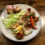 遊酒食堂 宇都宮 - ピーマンとパプリカのチンジャオ ロースー、ベーコンとレタスの炒め物、とんぺい焼き