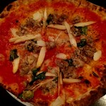 ナポリピッツァ Pizzeria la Rossa - 北海道産ホワイトアスパラとサルシッチャのマリナーラ仕立て