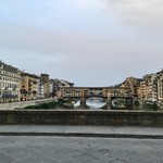 Cammillo Trattoria - Ponte S.Trinitaから見る Ponte Vecchio (古い橋の意)