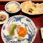 二条城ふる田 - 4.向付 雲丹 鮃昆布締め/小鉢 いわし 氷魚 平らぎ貝とスナップえんどうの辛子酢味噌 