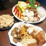 Shao Fei Yan - コースのお野菜。きのこ盛り合わせと湯葉は別注文