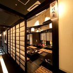 h Izakaya Nihonichi Betsuentei - 古京都の町並みを再現した店内