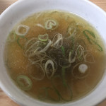 醤油亭 - あんかけ焼そばに付くスープ。