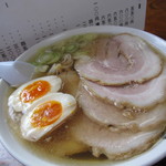 青竹手打ラーメン 日向屋 - トッピングに、プラス￥100で「煮たまご」を・・