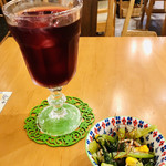 有機茶寮 byソルビバ - サングリアと本日のおばんざいの中から一品