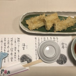 旭鮨総本店 - 穴子の天ぷら６００円。サラダよりもこちらがさきに。。。お一人様でしたが、何等分にしましょうか？という配慮がありました(^｡^)。天ぷらは、普通に美味しかったです