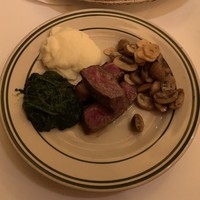 ベンジャミンステーキハウス 六本木 - ステーキと付け合わせ