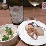 鉄板焼き Oribe - ポテサラ、白ボトル、スナップ