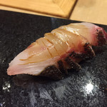 鮨 心白 - 伊佐木はかなり熟成しています　ねっとり甘くて美味しいです