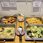 Taire Sutoran Roddhi - 唐揚げ、グリーンカレー、野菜炒め