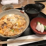 鳥つね自然洞 - 親子丼