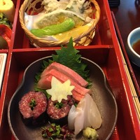 葉山 日影茶屋 - お弁当 右側アップ
                    お刺身お造り ハモの天ぷら