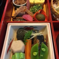 葉山 日影茶屋 - お弁当左側
                      ニシンの炊き合わせ いろいろ盛り合わせ