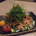 Koshitsu Izakaya Shiosai - かしわ鶏のネギ塩唐揚げ（790円税別）