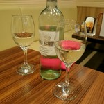 カフェ＆シーフードバルべセル - 白ワインをボトルで