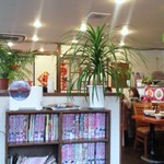 四季紅 - 広い店内