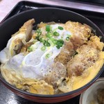 Tonkatsu Maisen - ノーマル カツ丼。880円。ヒレカツ丼 940円も、あります。