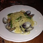 フンギ堂 - アサリとアスパラのパスタ