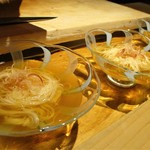 もと井 - そうめんの中に これから鮎が入れられます。　　　　　2019.06.01