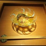 もと井 - 鮎そうめん 唐揚げにされた 鮎（和歌山）が そうめんの清流のなかを泳いでいるようです。　　　　　2019.06.01