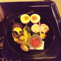 瓢亭 本店 - 瓢亭玉子、栗渋皮煮、海老と鯛の手鞠寿司、銀杏、むかご、青味大根、蟹子